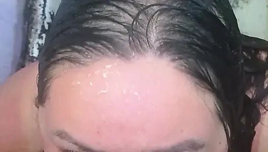 Kencing di kamar mandi