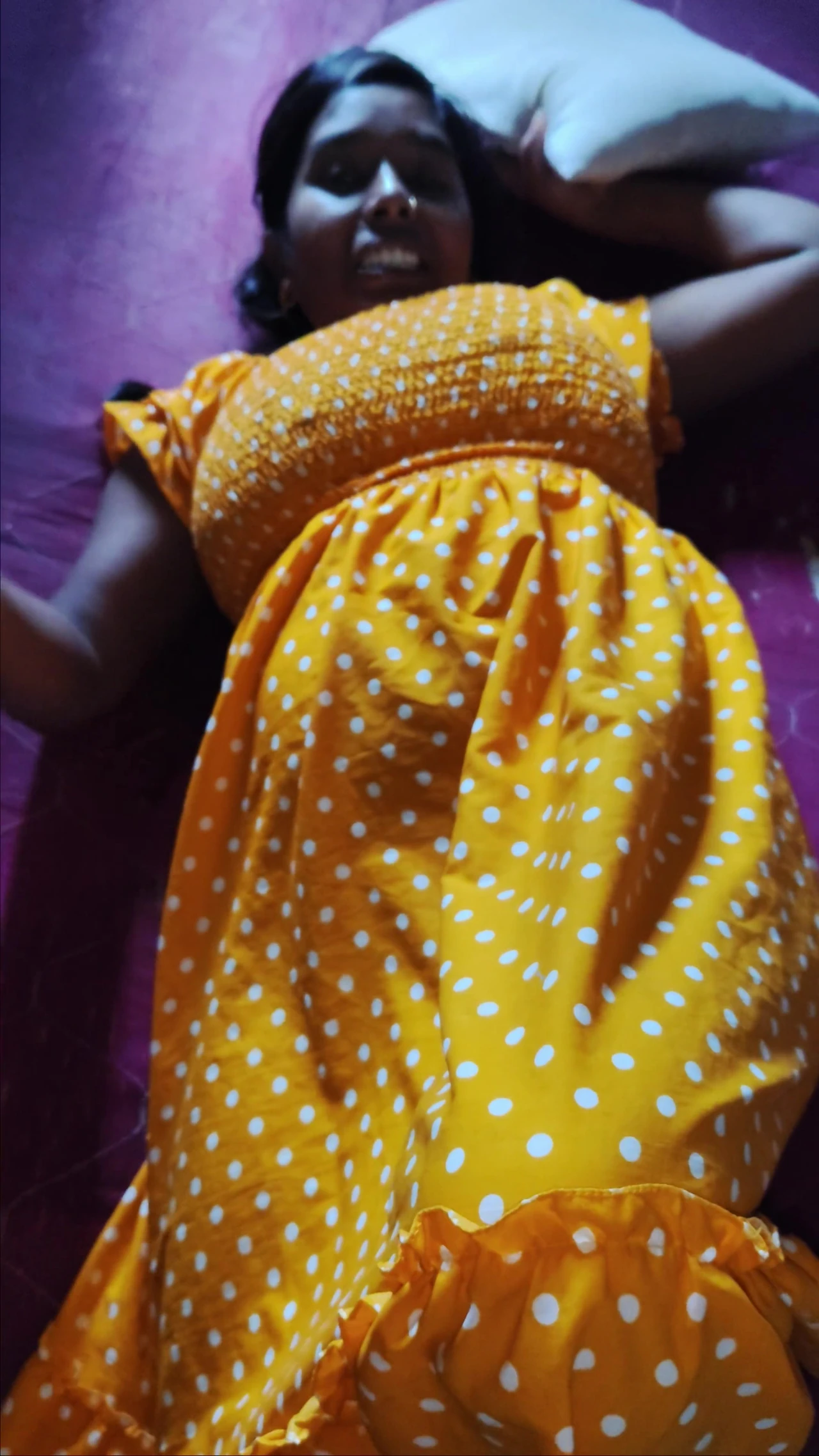 Bahan aapne bhai ka land hilai aaur aapne chut me pahli bar Bhai ka land dal di – brother and stepsister sex.