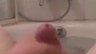 Enorm sperma geschoten onder de douche
