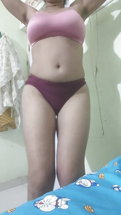 Indian Solo Show Ass Fingering Boobs Show.