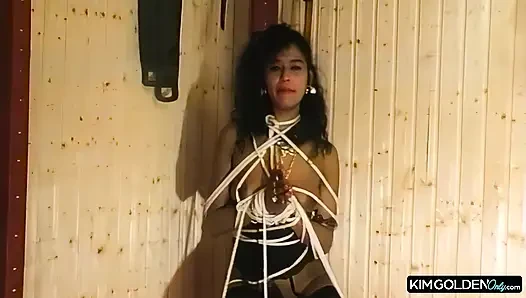 Leidenschaftliche Sauna-Penetration mit geilem Paar