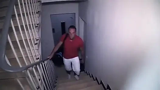 Lena bunu Ethan ile yapıyor