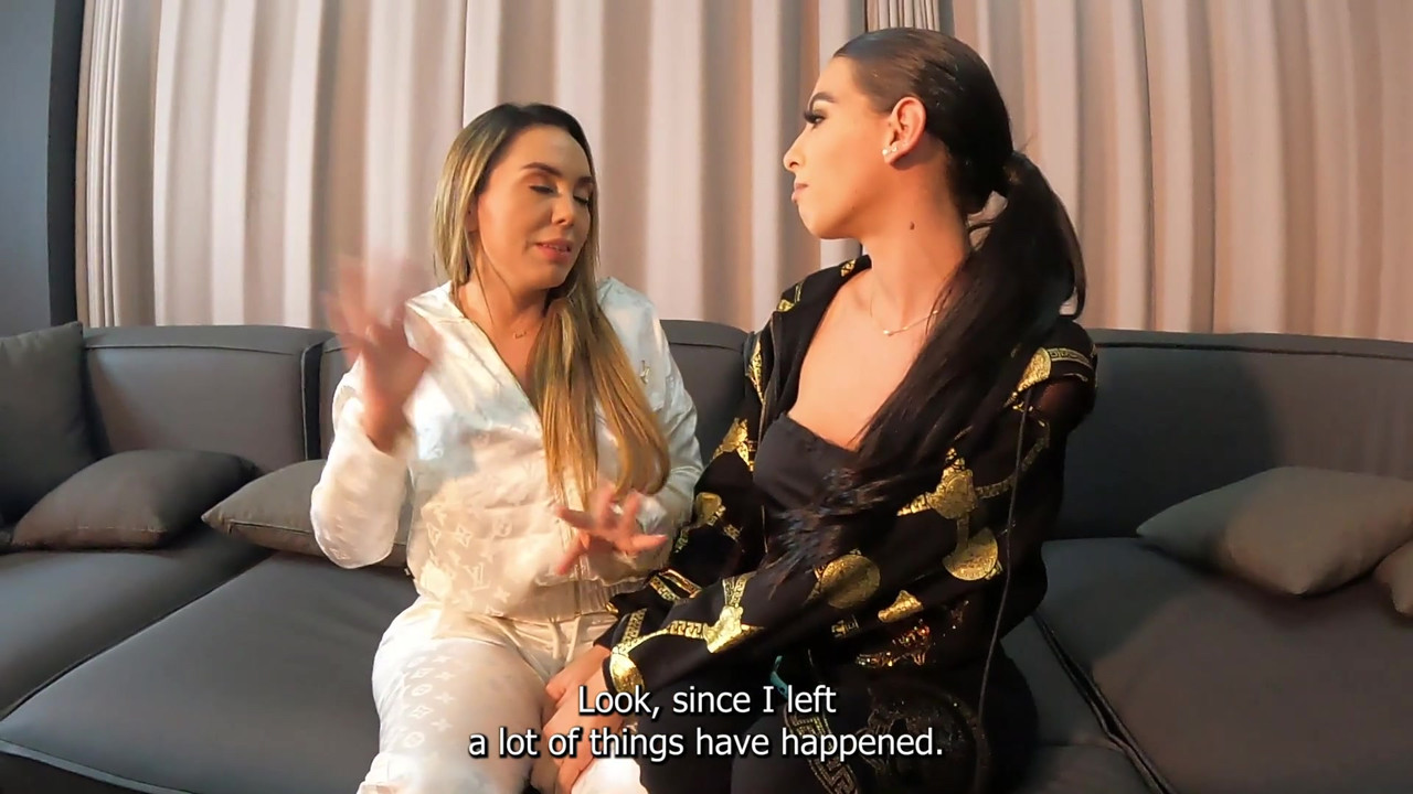 和两个令人难以置信的拉丁女郎在台球桌上玩3P