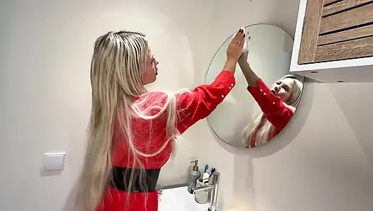 Cleaning Tutorial for Bathroom Mirro