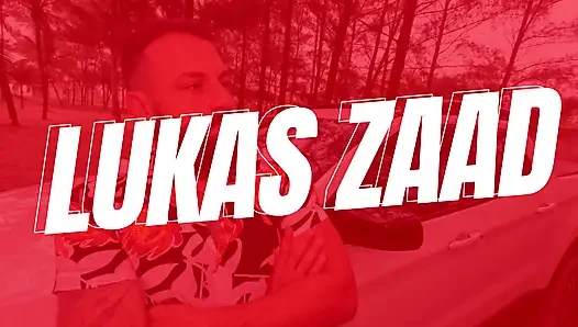 Orada cücesiz kıyafet asan orospu ve cuckold onu orada seviştirdi