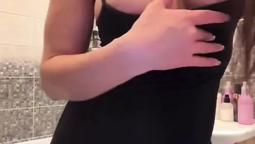 Meine stiefmutter fickt ihren arsch mit ihren fingern
