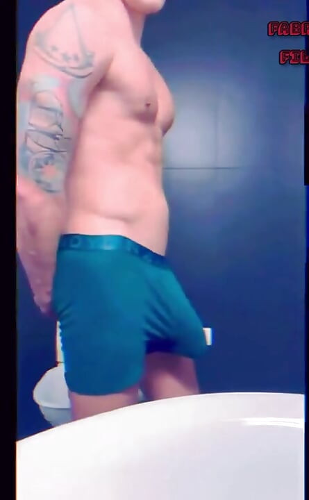 I Can't Hide My Huge Bulge
