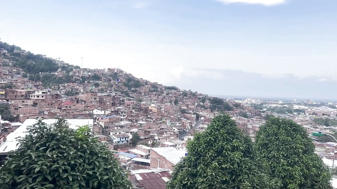 18-year-old Colombian Woman Is Seduced by a Stranger and Has Sex Outdoors at the Mio Cable in Cali Colombia