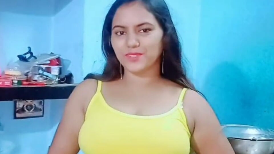 Młodszy przyrodni brat penis ostro się zrobił po zobaczeniu piękna gorącej szwagierki