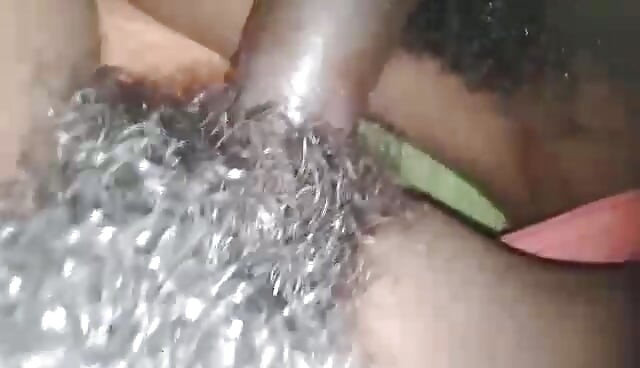 Desi chut mein raat ko chod aur hair ke pani bhi chod maine apne bhabhi ko sekara paksa kacau aaya bahut maza aap log ko maza aayegi