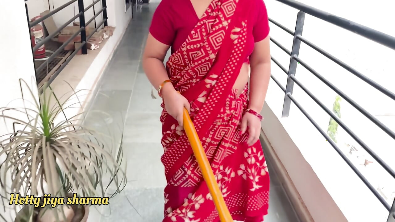 Ghar me kam karane wali maid ko malik ne choda