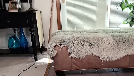 En sevdiğim dildoyla kıllı amcığıma mastürbasyon yapıyor