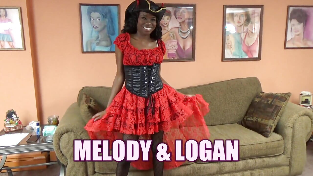 Pirate Wench Melody делает немного минета