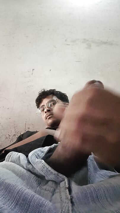 Младо момче чука момиче само вкъщи