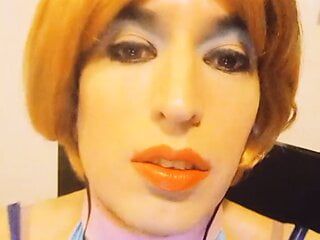 Sissy Transvestit enthüllt