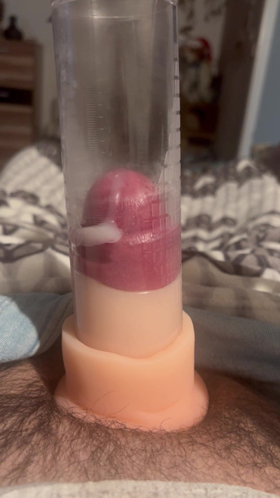 Sprøjtes ind i pumpen