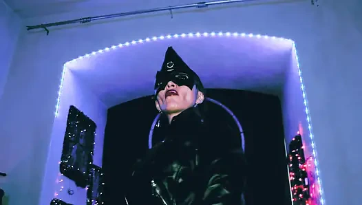 Госпожа Eva Latex, кожаные фетишные сапоги, домина в униформе, БДСМ извращенная горячая милфа