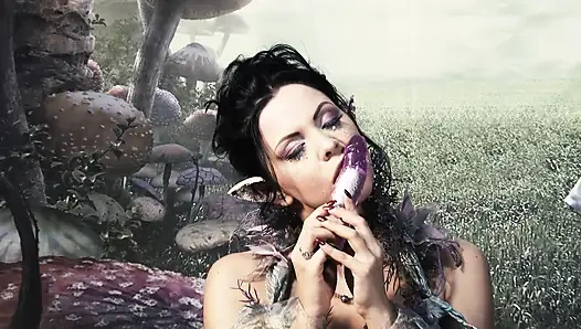 379 Güzel Julia Parker peri