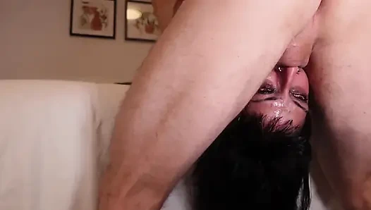 Jasmine в завернутом трахе в глотку