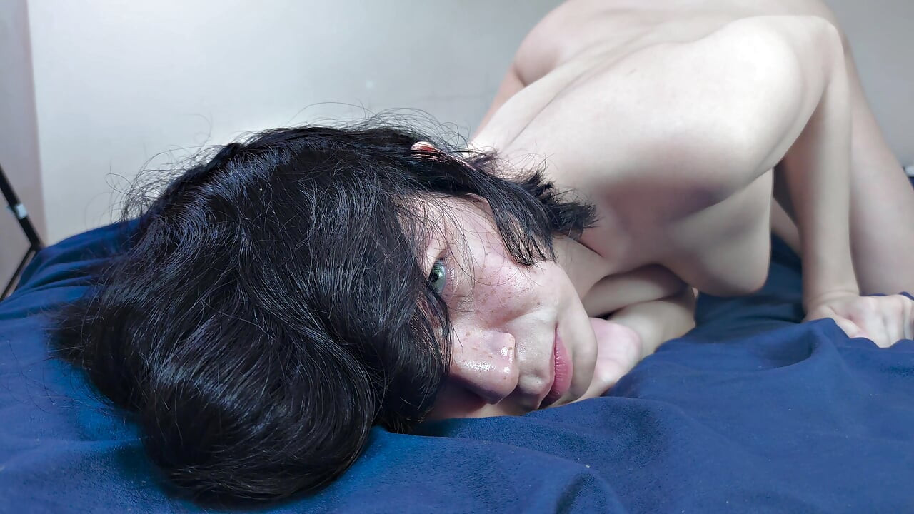 Je šílené, kolik je v její kundičce mrdky! - Creampie, několik výstřiků, perfektní kundička, tvrdé šukání