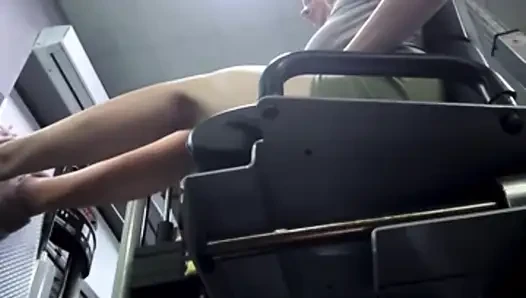 Public masturbation: A horny beauty at the FIT gym massages her pussy an...