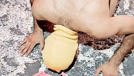 Sklave trainiert, meine schmutzigen socken und füße zu verehren, extreme fußdominanz