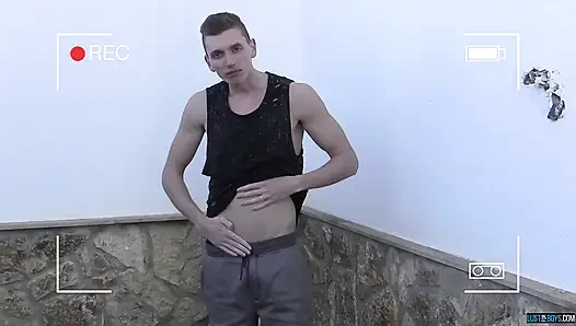 Büyük dölünü boşaltıyor