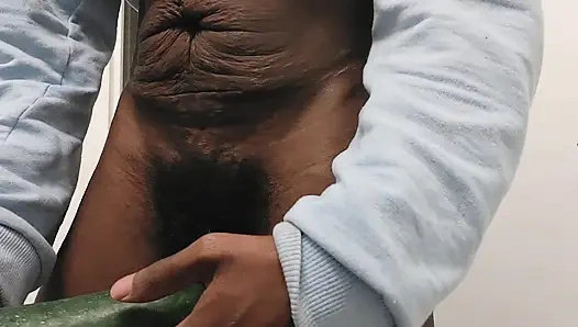 Kadın mastürbasyonu edepsizce konuşuyor