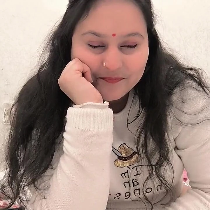 Puja Bhabhi Fingerings Pussy