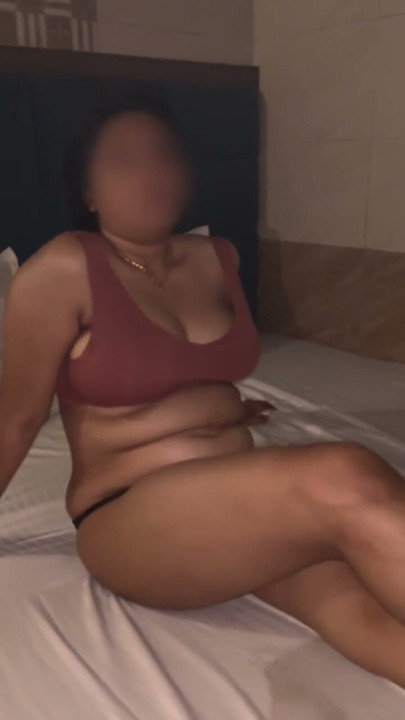Bhabi ko usi ke ghar me choda raat bhar | Clip 1