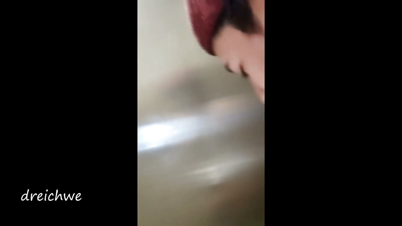 Masturbation au centre commercial