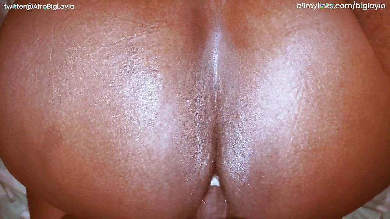 Layla mông to bị bắt gặp đụ hàng xóm của cô ấy 1