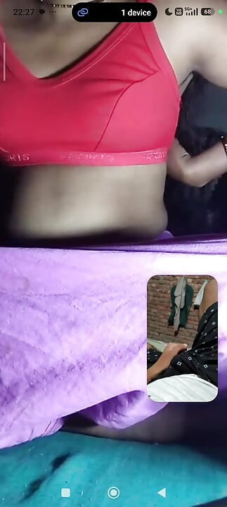 Desi Moster fingrar på videosamtalsex