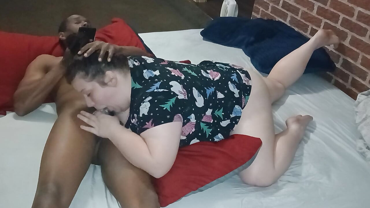 Tragar polla es su manera, diciendo que quiere más semen