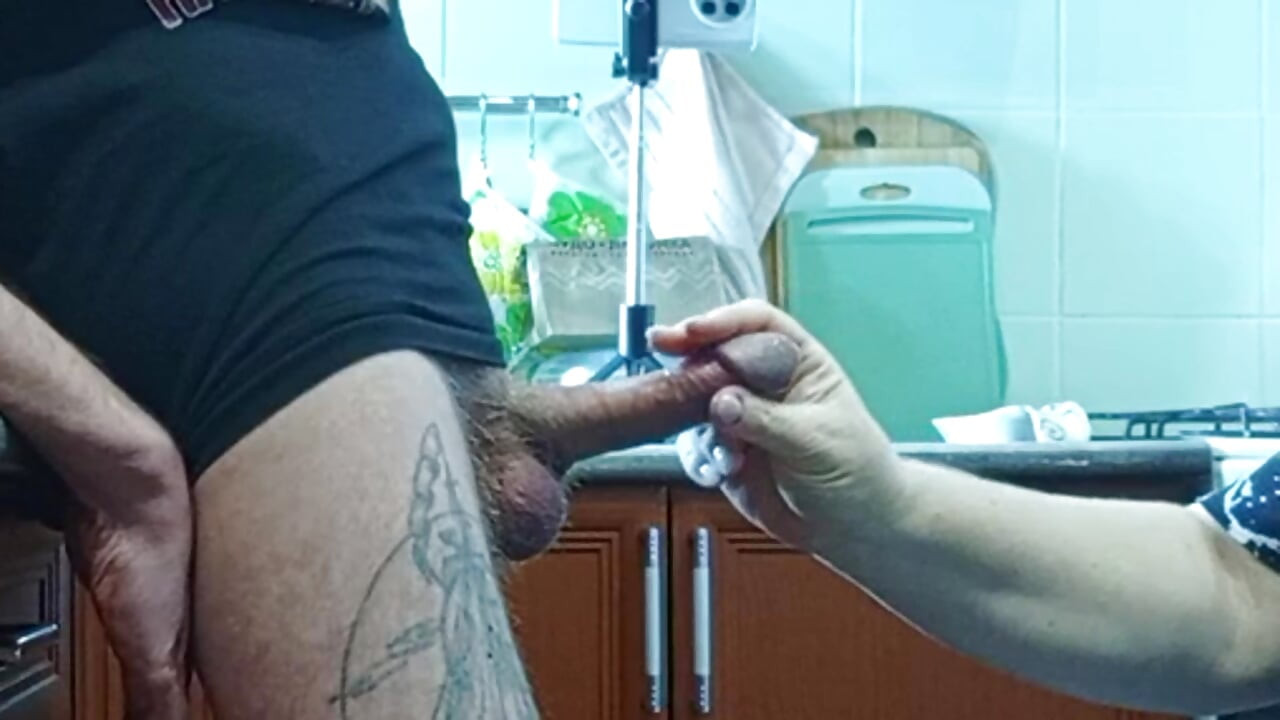 после глубокого минета мачеха выплюнула сперму