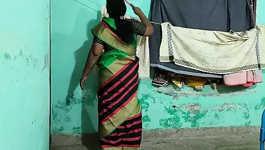 Üvey anne yatak odasının duvarını temizliyor üvey oğluyla gerçek ev yapımı seks yaptım