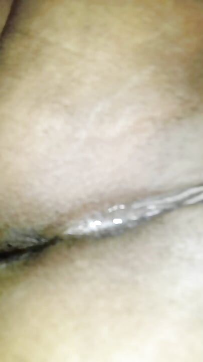 Ινδή νοικοκυρά Desi δαχτυλώνει το μουνί της με τον σύζυγό της .