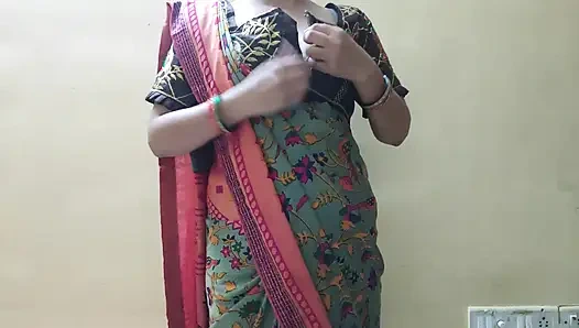 Bhabhi ka blouse buttons lagane ke bad choda