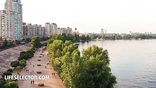 Deine blonde mitbewohnerin, californiababe, kann es nicht aushalten, lange allein zu sein