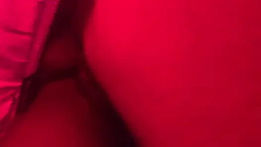 Ateşli minyon zenci genç kremsi amcık büyük zenci yarağı tarafından zenciyle sikiliyor duştan çıktığında klitorisinin fiddlinge karşı koyamadı bakış açısı