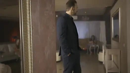 Соблазнение Грудастого Доктора И Дикий Трах В Спальне