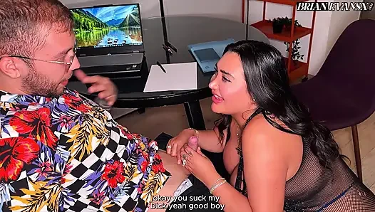 Nataly Ordonez ist eine üppige, kurvige MILF, die einen streber fickt - Brian Evansx