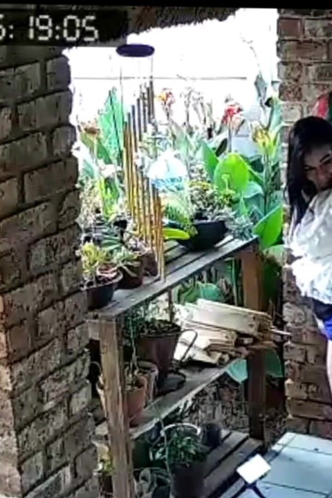 Aldatılan patron mastürbasyon yaptığı sürtük karısını sikmemi istedi