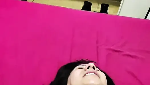 Aku baru tahu ada orang lain dicrot di muka sama istriku