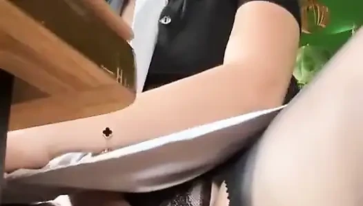 Aku crot di toko coffe di dalam mal