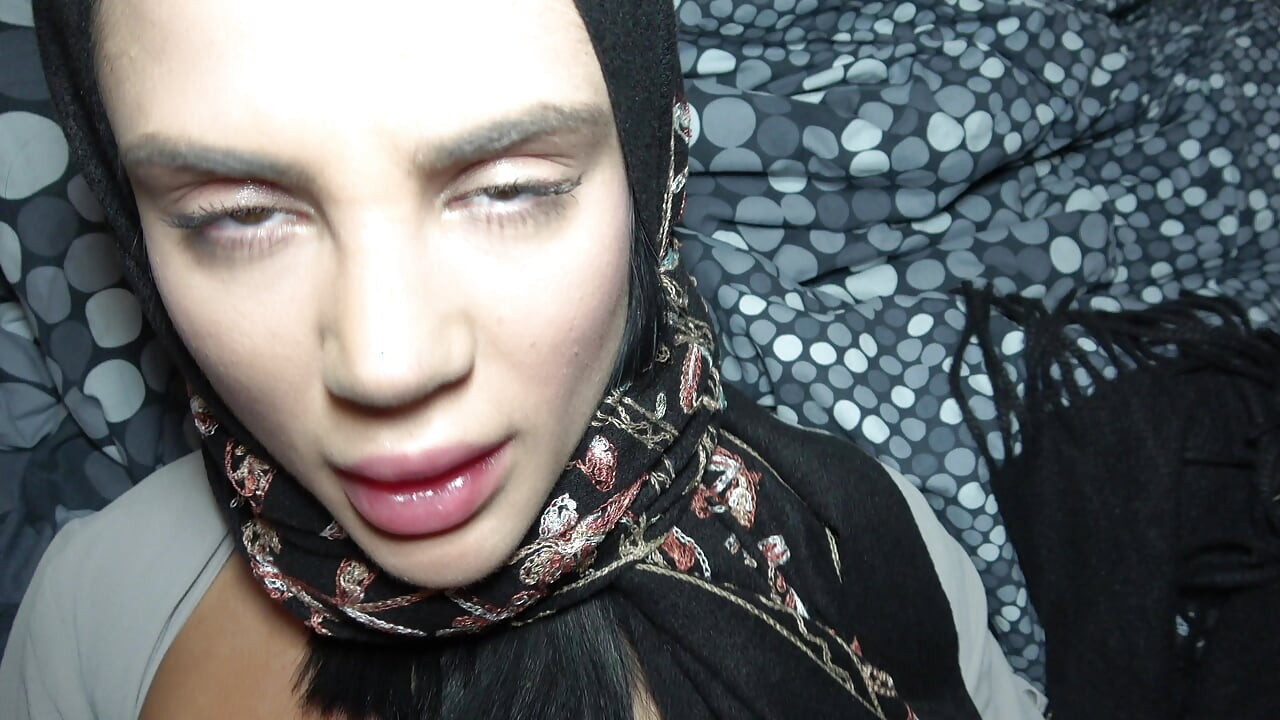 Hijab Stepsister Wants Sex When She Is Alone With Older Stepbrother