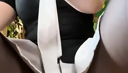 Alışveriş merkezinin içindeki kahve dükkanında boşaldım