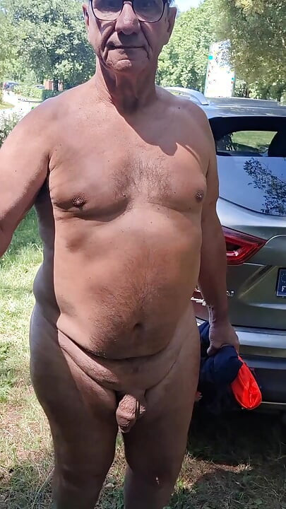 Exhibited naked nature