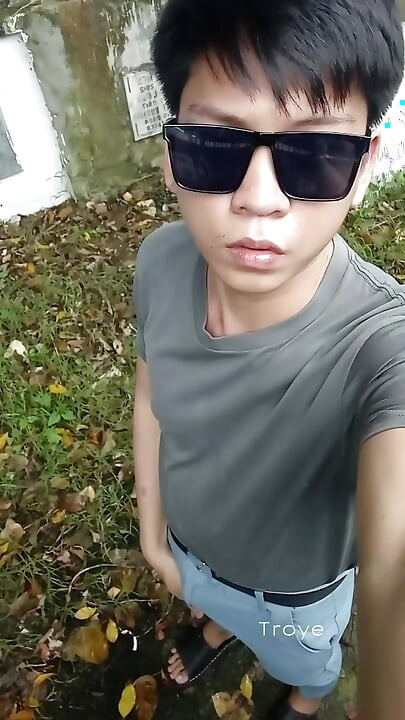 Handsome Pinoy Masturbates at Cemetery - Pinoy Jakol sa Sementeryo