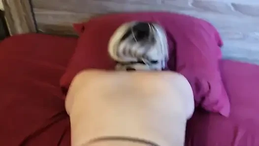 Stiefsohn besucht das schlafzimmer seiner stiefmutter und fickt ihre schwangere muschi